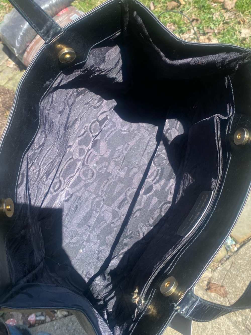 ✨ (VTG) SALVATORE FERRAGAMO- VERA BOW TOTE W/ Dust Bag 💼 - Picture 10 of 15